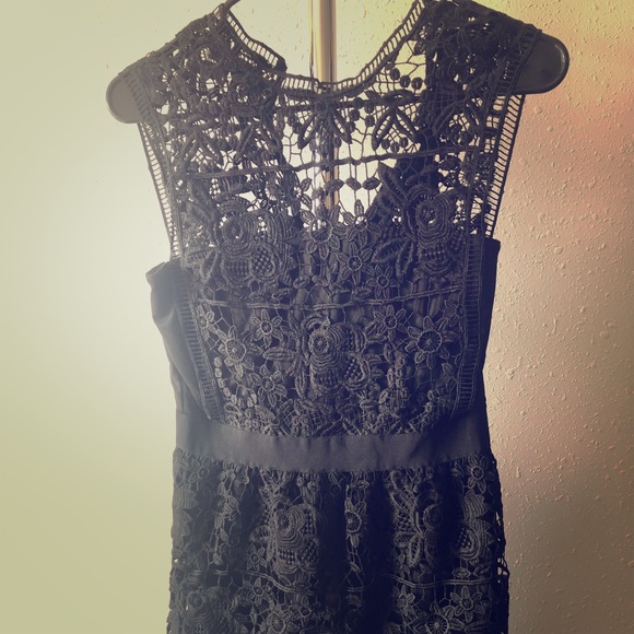 Dresses & Skirts - Lace dress